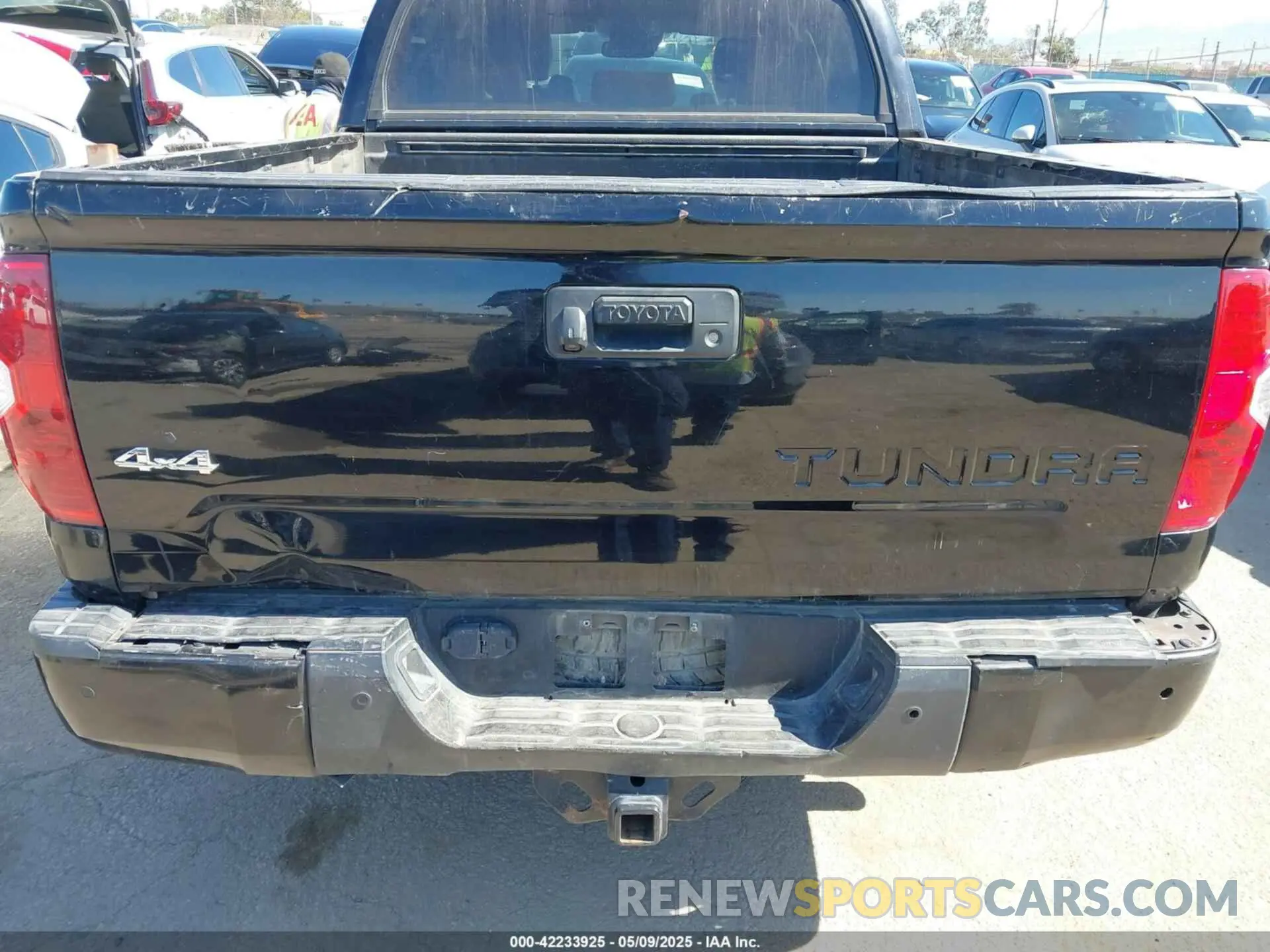 6 Photograph of a damaged car 5TFAY5F11LX928602 TOYOTA TUNDRA 2020