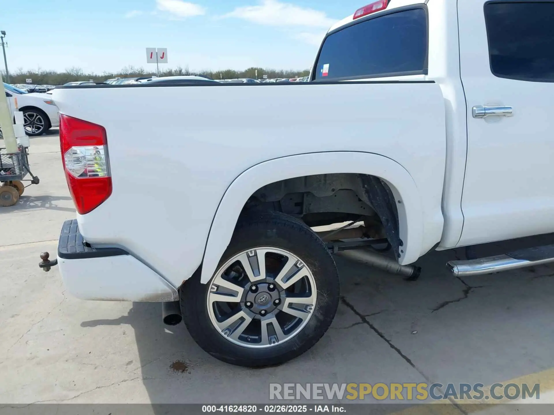 6 Photograph of a damaged car 5TFAY5F12LX889695 TOYOTA TUNDRA 2020