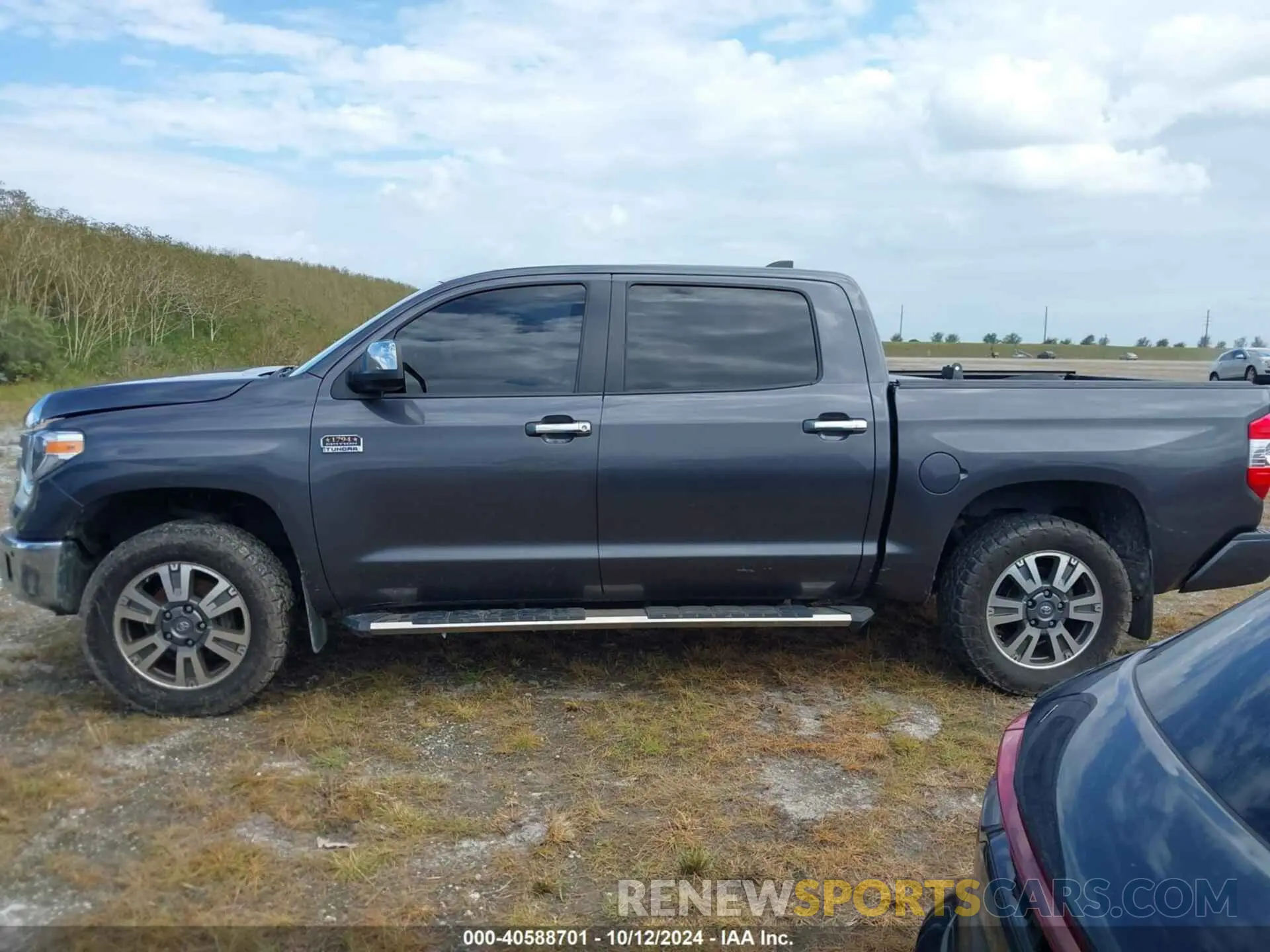 14 Photograph of a damaged car 5TFAY5F17LX872570 TOYOTA TUNDRA 2020