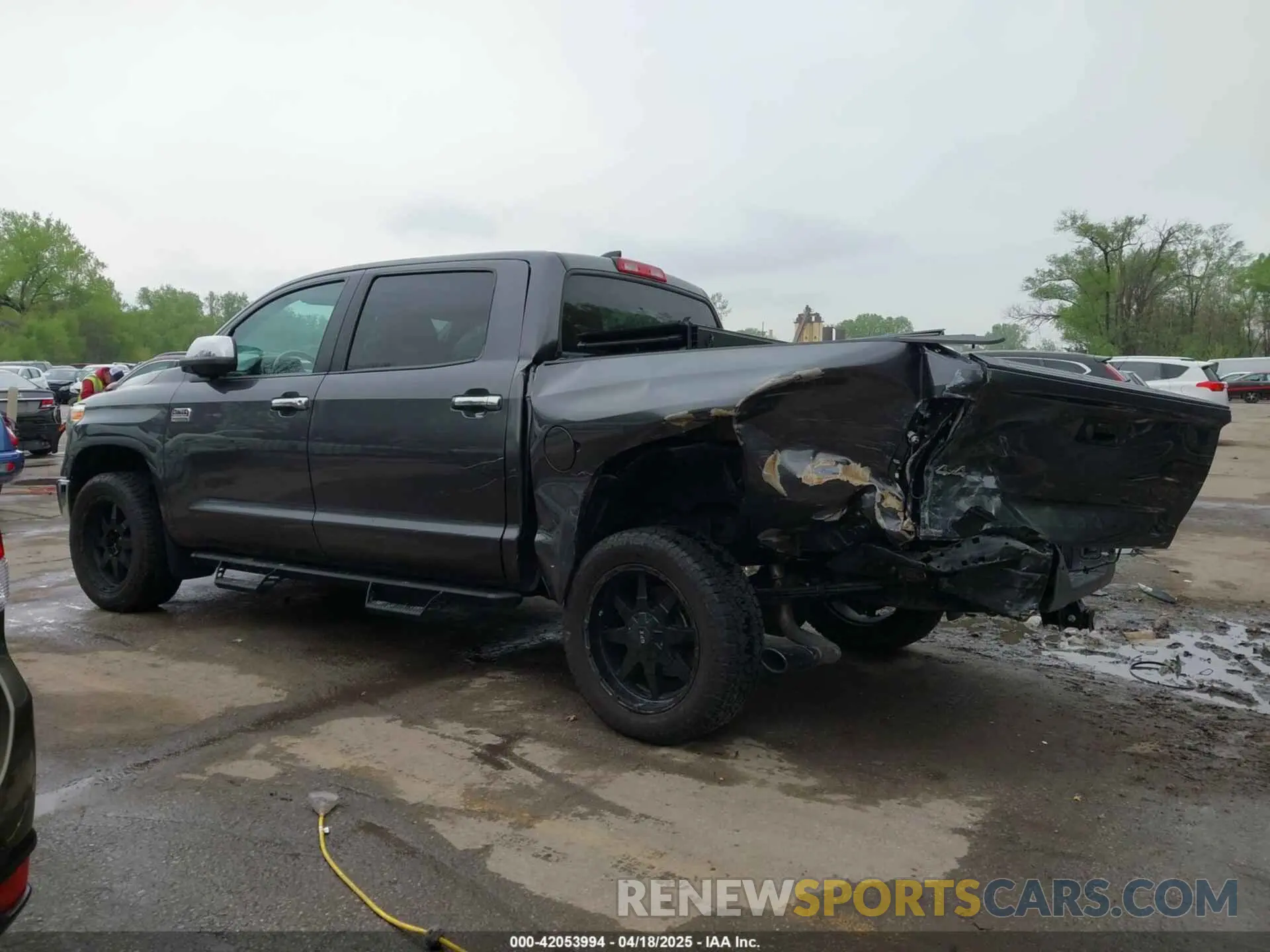 15 Photograph of a damaged car 5TFAY5F18LX938110 TOYOTA TUNDRA 2020