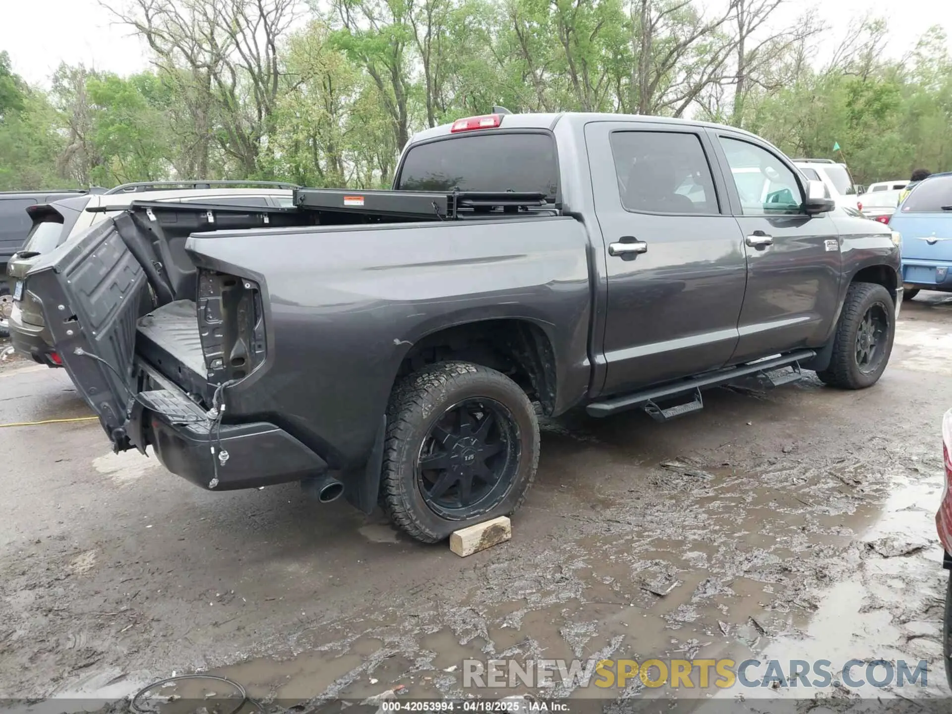 4 Photograph of a damaged car 5TFAY5F18LX938110 TOYOTA TUNDRA 2020