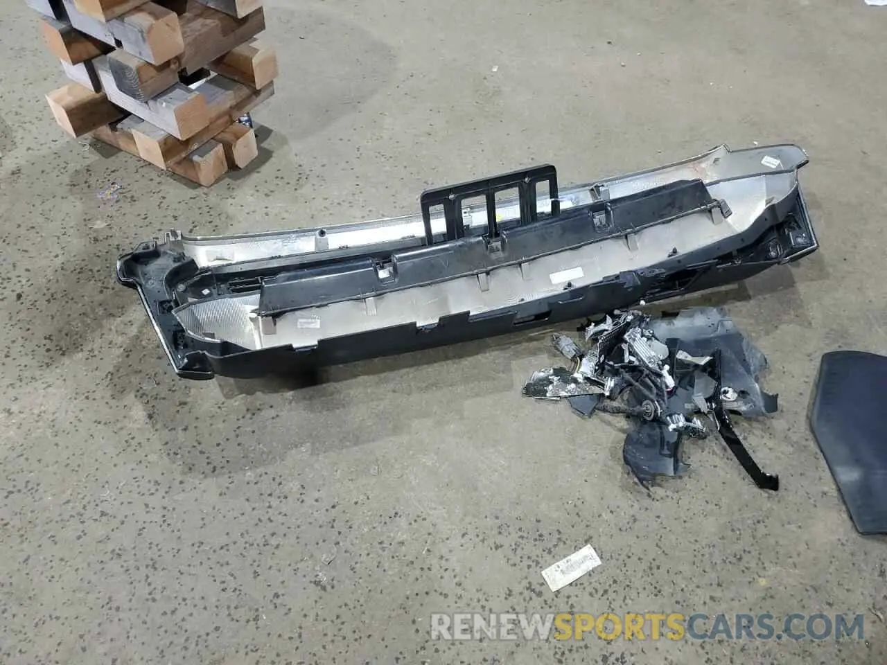 12 Photograph of a damaged car 5TFBY5F16LX915932 TOYOTA TUNDRA 2020