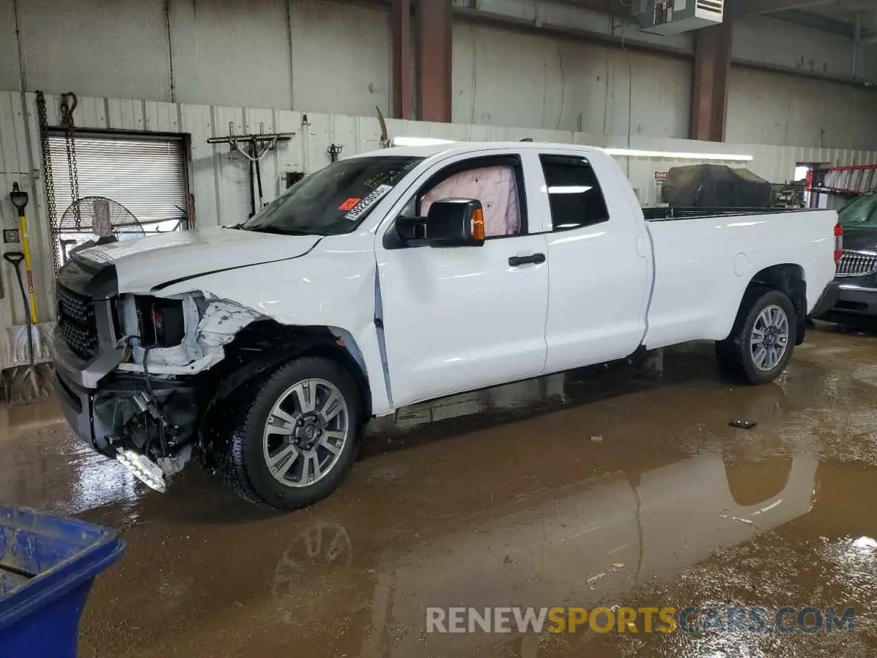 1 Photograph of a damaged car 5TFCY5F15LX026558 TOYOTA TUNDRA 2020