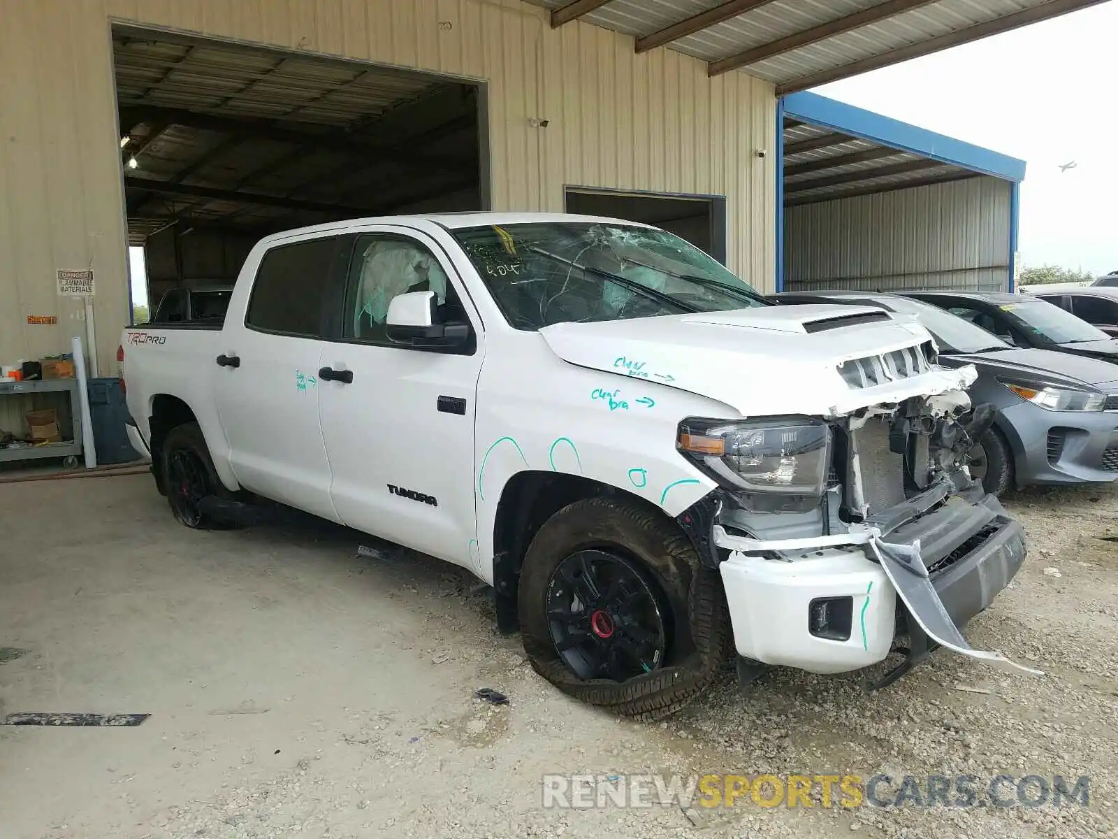 1 Photograph of a damaged car 5TFDY5F10LX904790 TOYOTA TUNDRA 2020