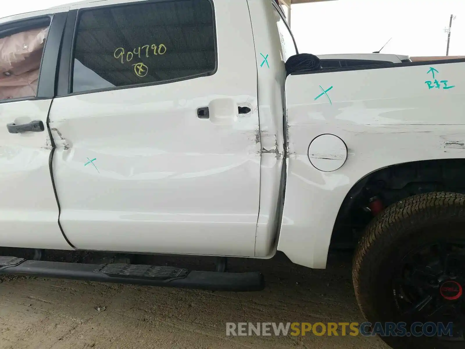 9 Photograph of a damaged car 5TFDY5F10LX904790 TOYOTA TUNDRA 2020