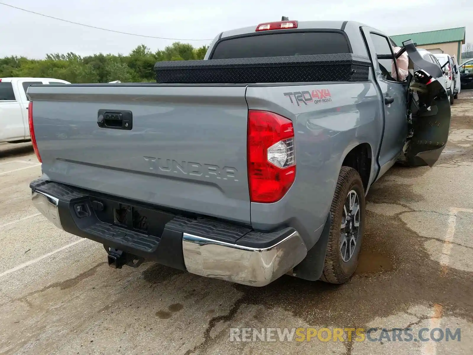 4 Photograph of a damaged car 5TFDY5F10LX935764 TOYOTA TUNDRA 2020