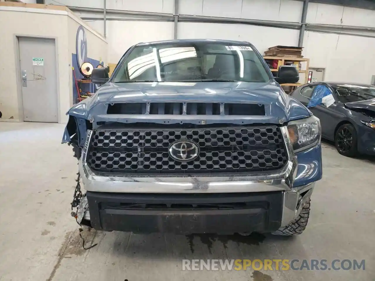 5 Photograph of a damaged car 5TFDY5F10LX952306 TOYOTA TUNDRA 2020