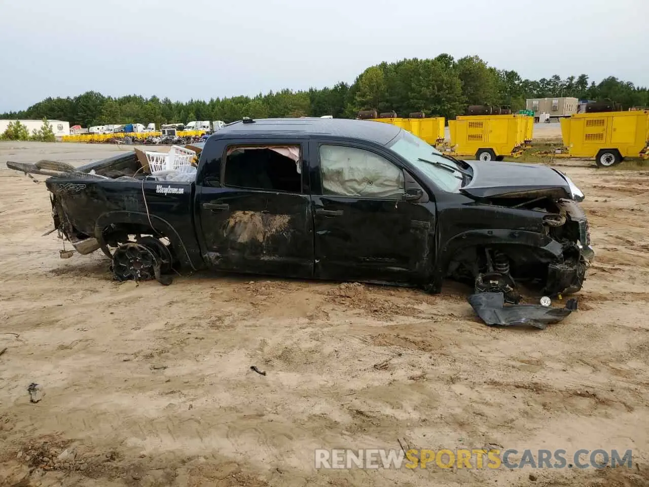 4 Photograph of a damaged car 5TFDY5F11LX914860 TOYOTA TUNDRA 2020