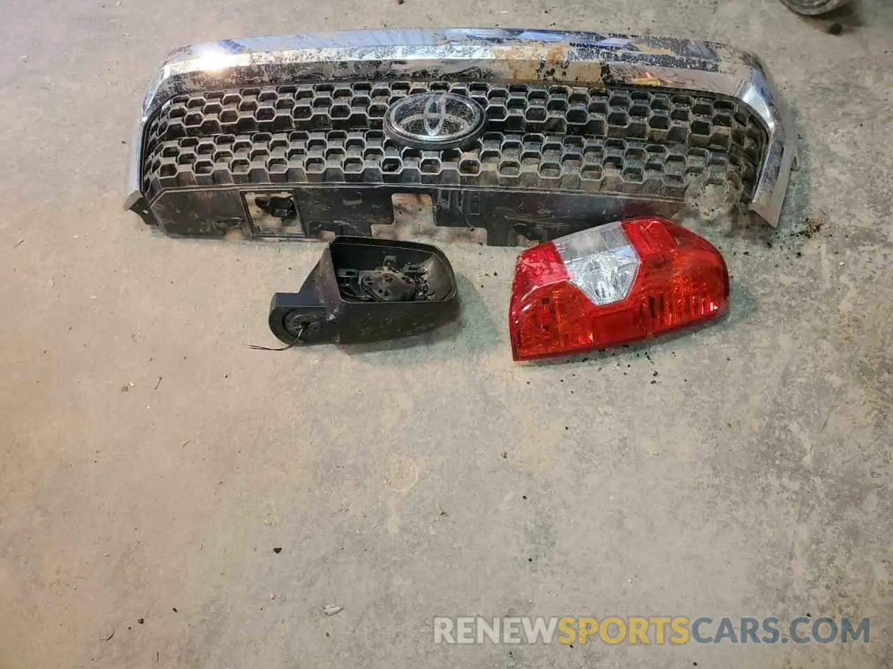 14 Photograph of a damaged car 5TFDY5F11LX927351 TOYOTA TUNDRA 2020