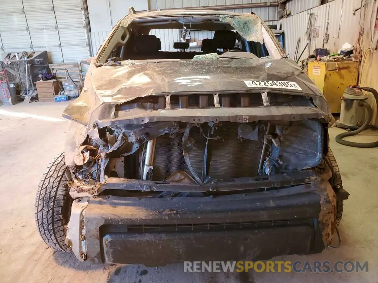 5 Photograph of a damaged car 5TFDY5F11LX927351 TOYOTA TUNDRA 2020