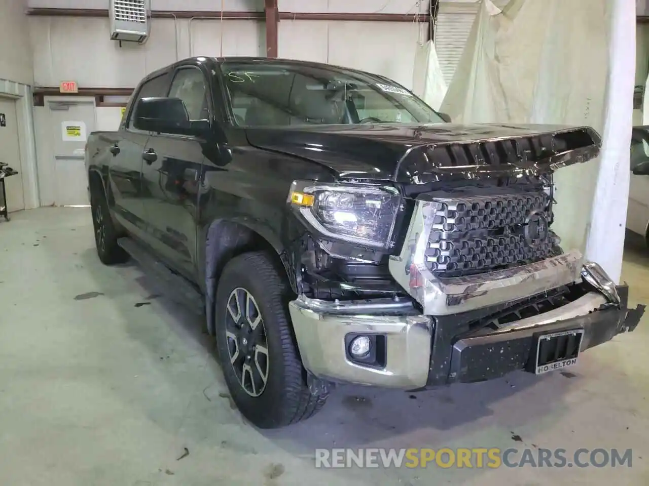 1 Photograph of a damaged car 5TFDY5F11LX935336 TOYOTA TUNDRA 2020