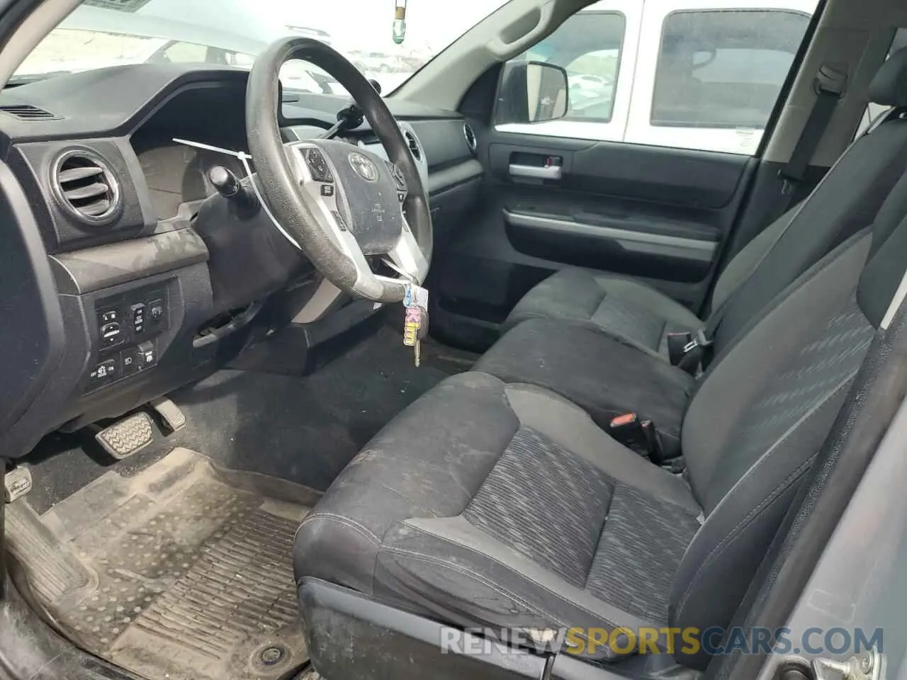 7 Photograph of a damaged car 5TFDY5F11LX951004 TOYOTA TUNDRA 2020