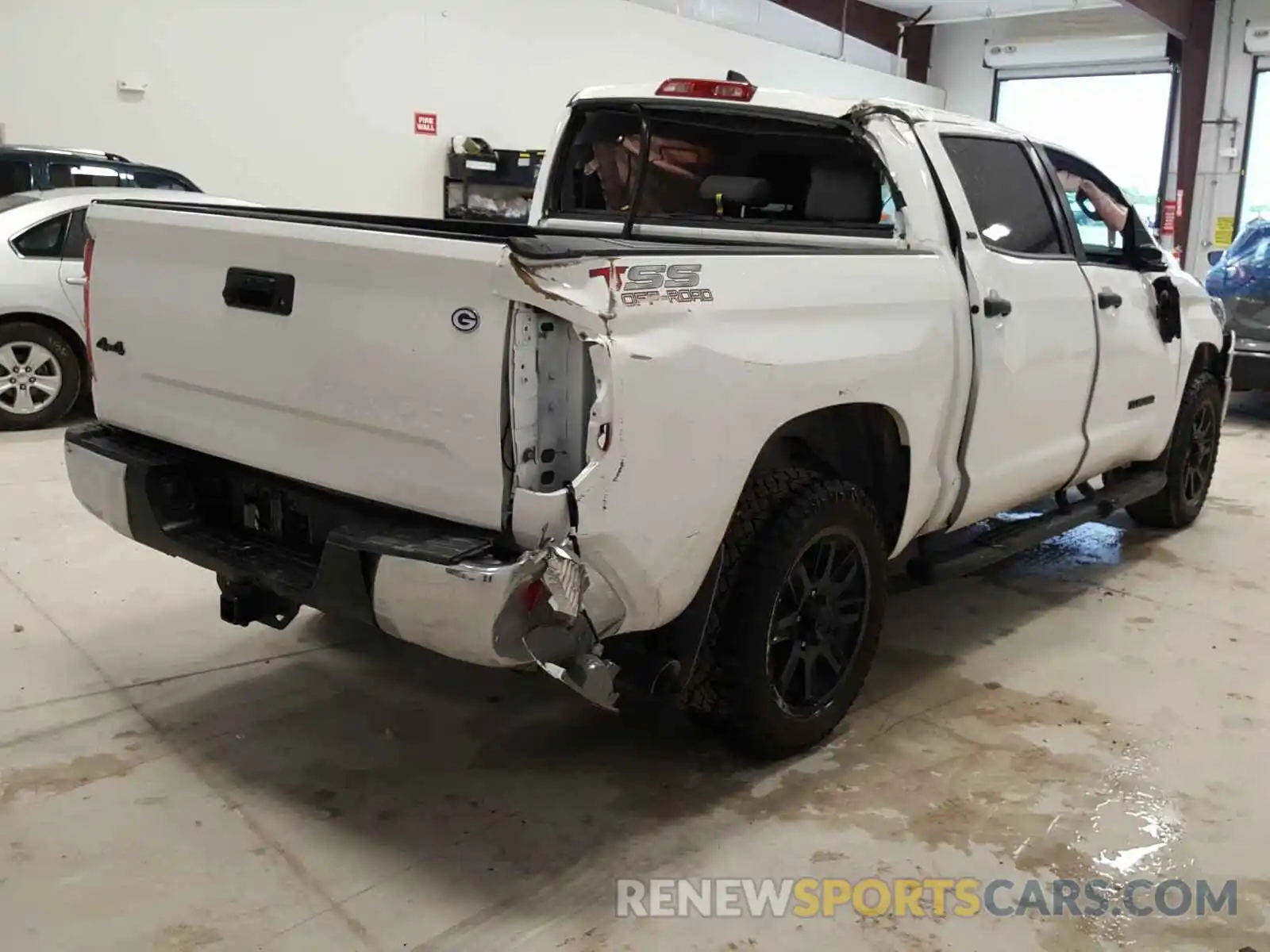 4 Photograph of a damaged car 5TFDY5F11LX952976 TOYOTA TUNDRA 2020