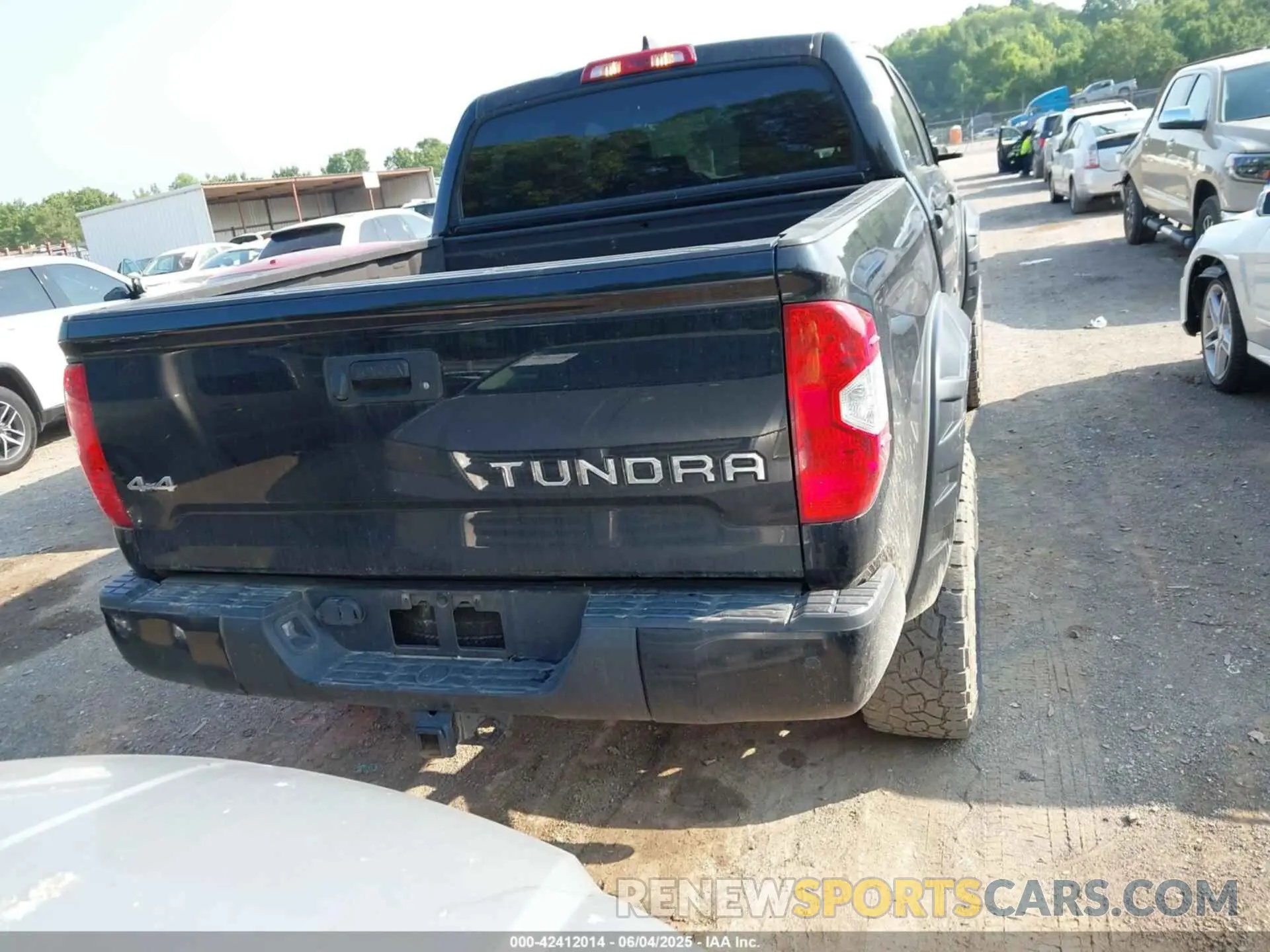 16 Photograph of a damaged car 5TFDY5F12LX910560 TOYOTA TUNDRA 2020
