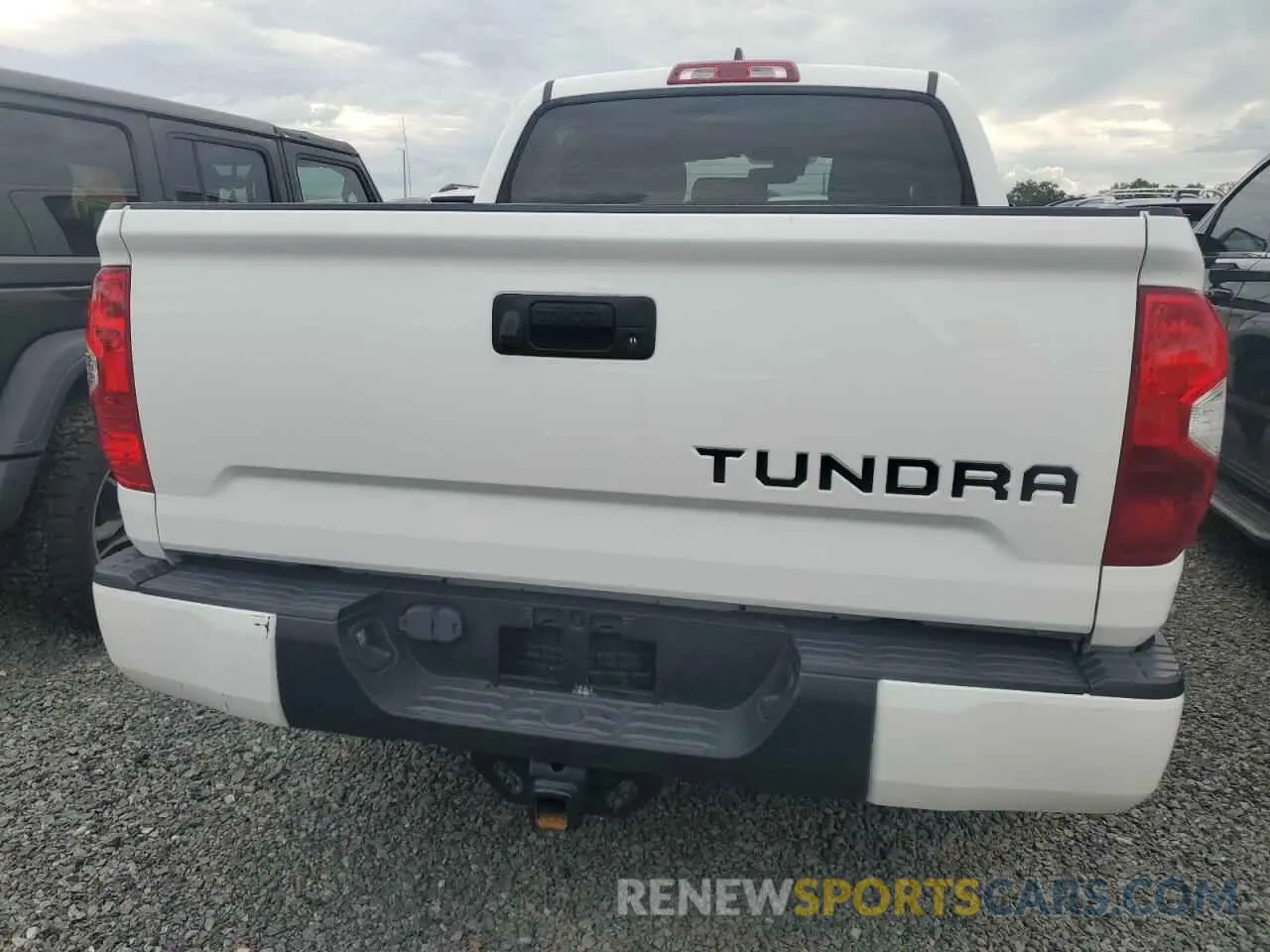 6 Photograph of a damaged car 5TFDY5F12LX924443 TOYOTA TUNDRA 2020