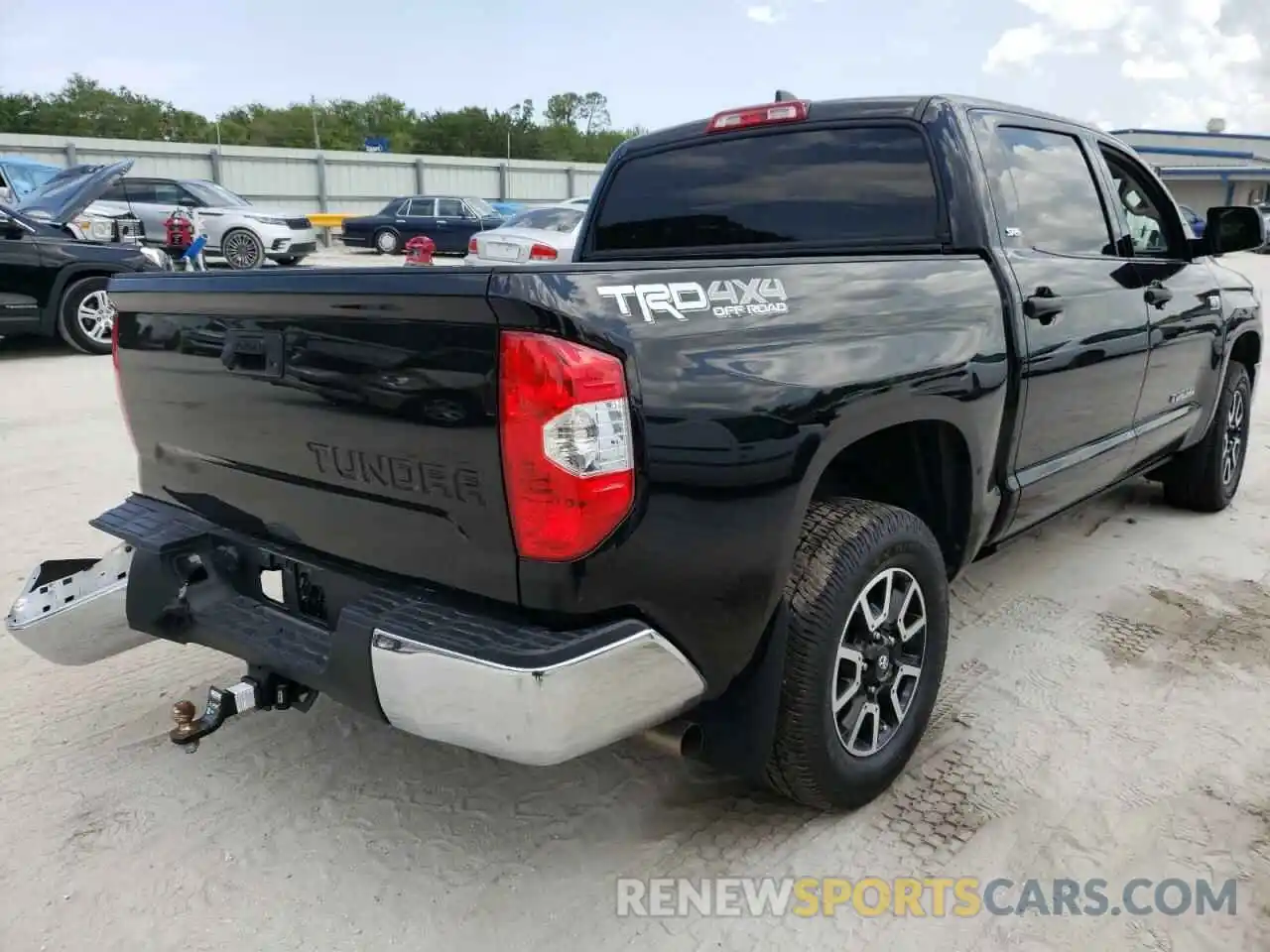 4 Photograph of a damaged car 5TFDY5F12LX924992 TOYOTA TUNDRA 2020