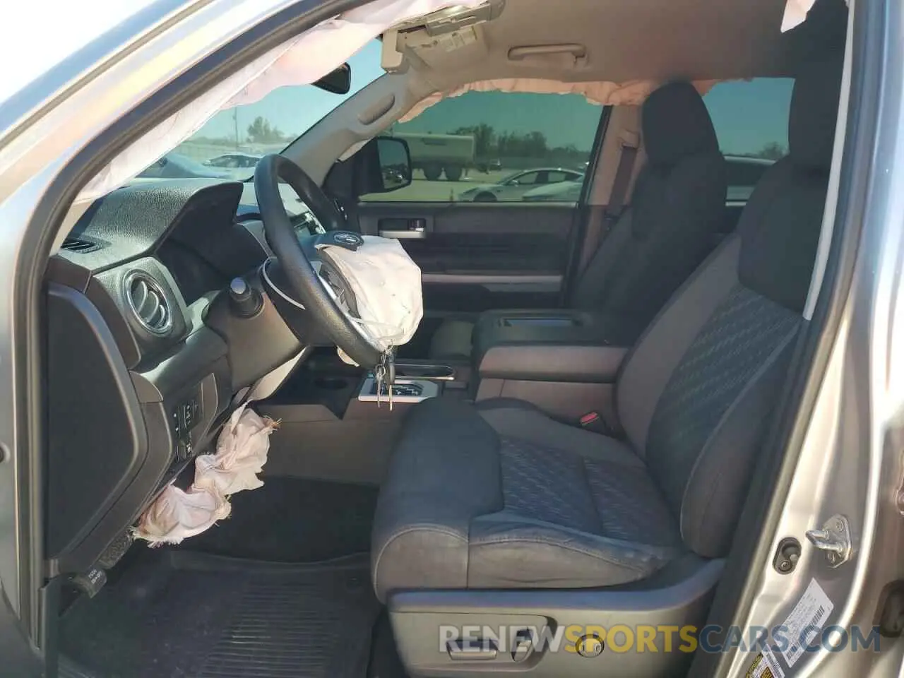 7 Photograph of a damaged car 5TFDY5F12LX942201 TOYOTA TUNDRA 2020
