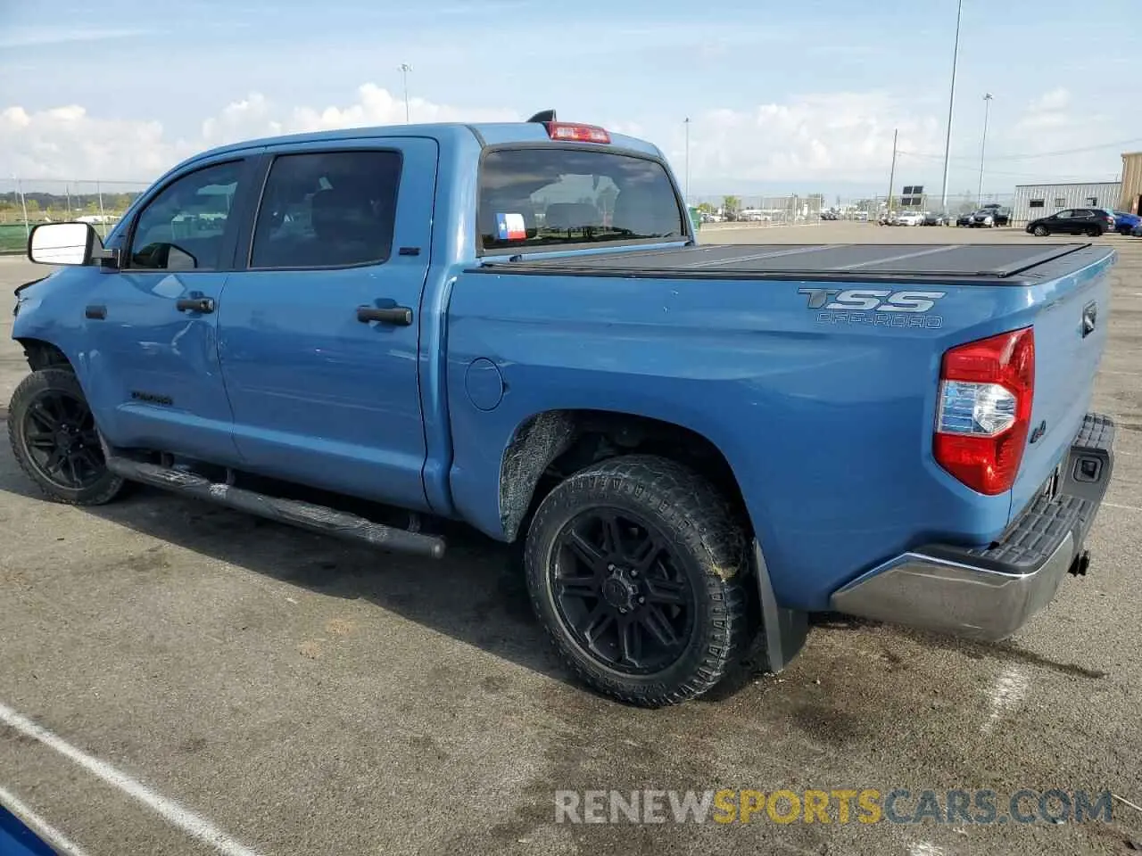 2 Photograph of a damaged car 5TFDY5F12LX946555 TOYOTA TUNDRA 2020