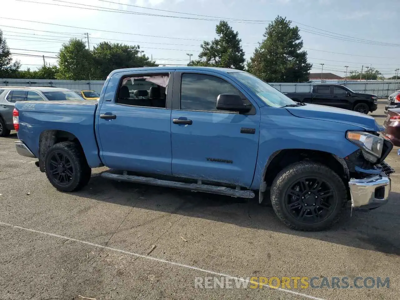 4 Photograph of a damaged car 5TFDY5F12LX946555 TOYOTA TUNDRA 2020