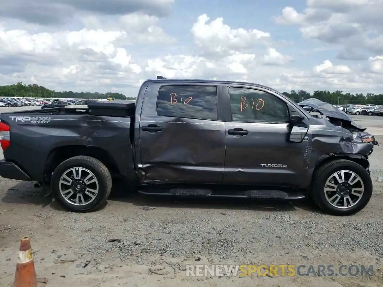 9 Photograph of a damaged car 5TFDY5F12LX954123 TOYOTA TUNDRA 2020