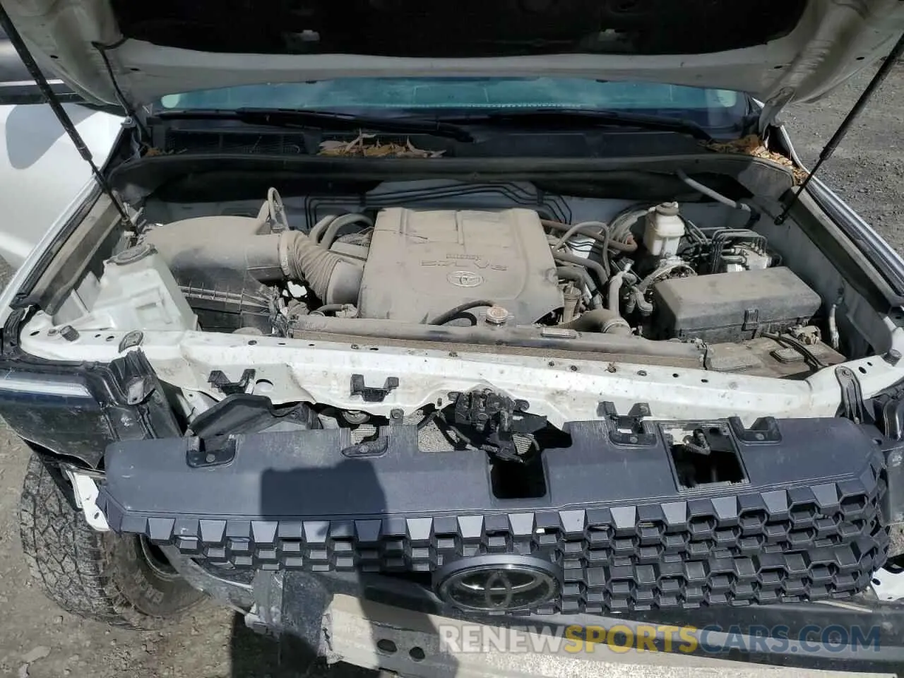 11 Photograph of a damaged car 5TFDY5F12LX955028 TOYOTA TUNDRA 2020