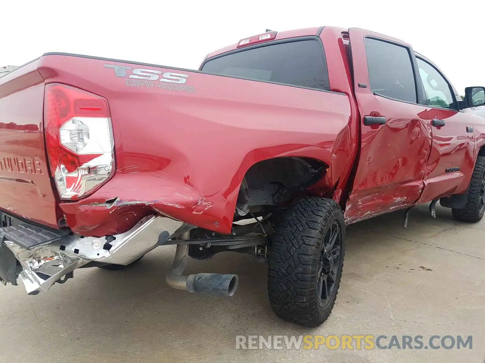 9 Photograph of a damaged car 5TFDY5F13LX904265 TOYOTA TUNDRA 2020