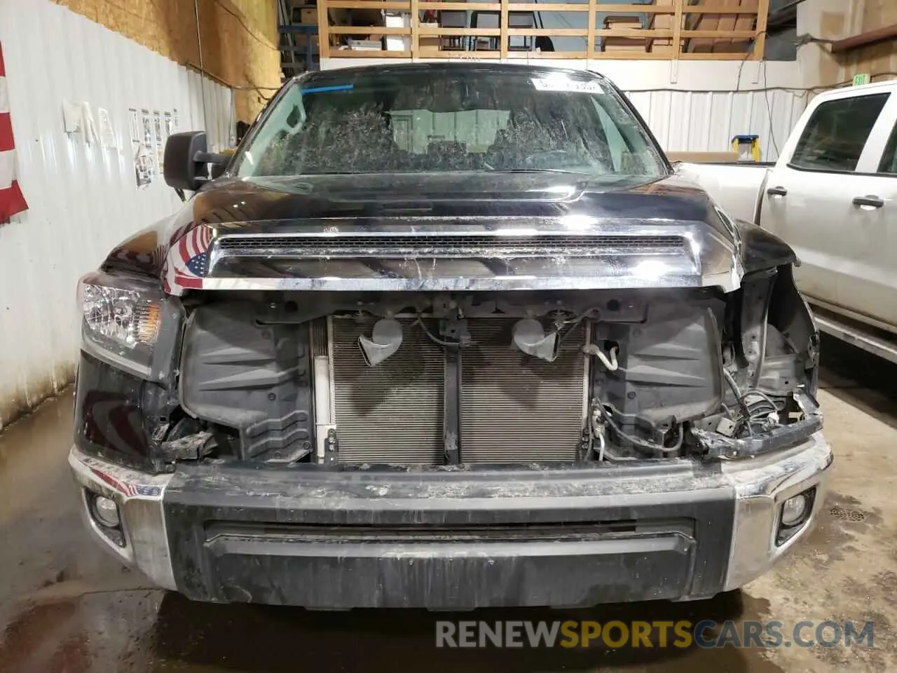 5 Photograph of a damaged car 5TFDY5F14LX893972 TOYOTA TUNDRA 2020