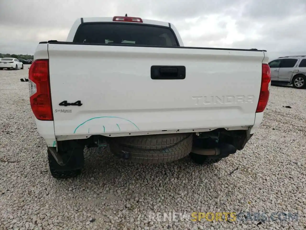 9 Photograph of a damaged car 5TFDY5F14LX913525 TOYOTA TUNDRA 2020