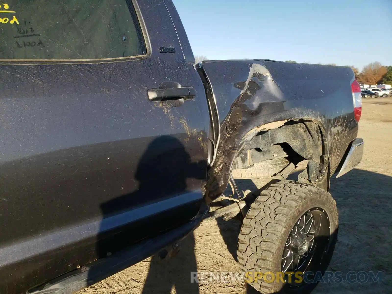 10 Photograph of a damaged car 5TFDY5F14LX924072 TOYOTA TUNDRA 2020