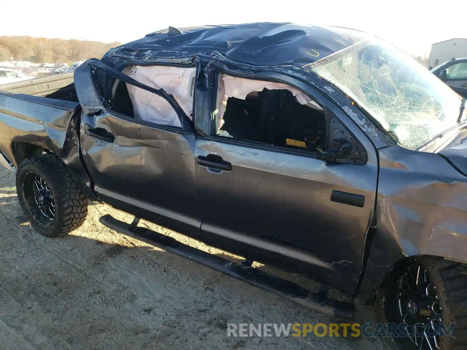 9 Photograph of a damaged car 5TFDY5F14LX924072 TOYOTA TUNDRA 2020