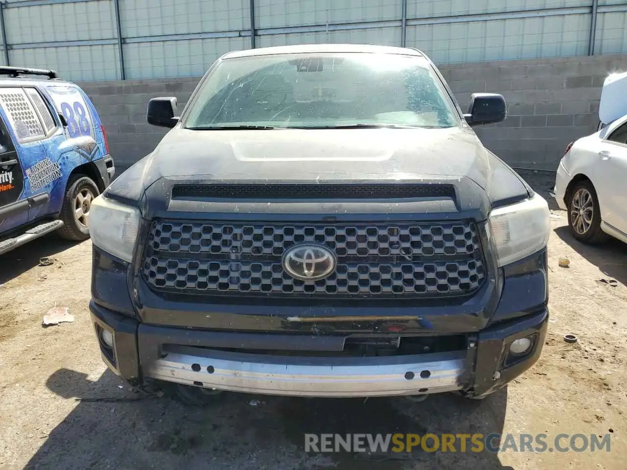 5 Photograph of a damaged car 5TFDY5F14LX931135 TOYOTA TUNDRA 2020