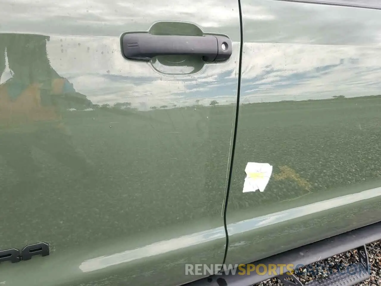 13 Photograph of a damaged car 5TFDY5F15LX923898 TOYOTA TUNDRA 2020