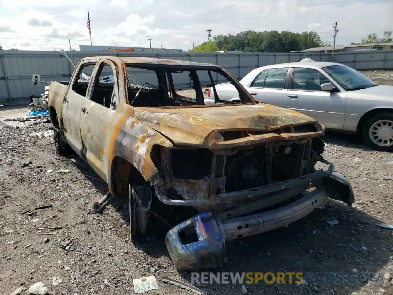 1 Photograph of a damaged car 5TFDY5F15LX931225 TOYOTA TUNDRA 2020