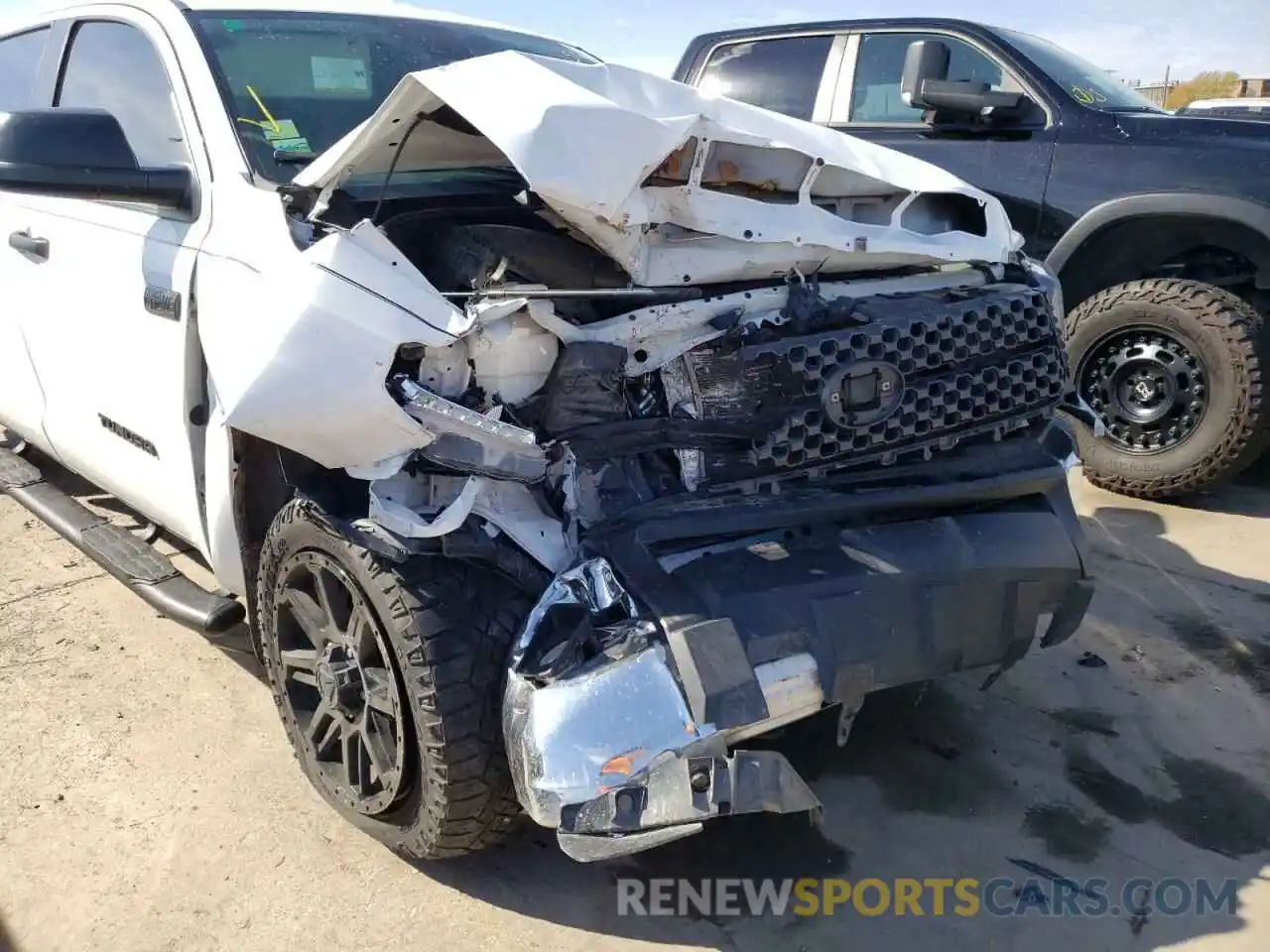 9 Photograph of a damaged car 5TFDY5F15LX946131 TOYOTA TUNDRA 2020