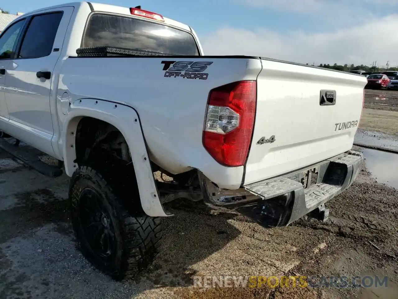 9 Photograph of a damaged car 5TFDY5F16LX907774 TOYOTA TUNDRA 2020