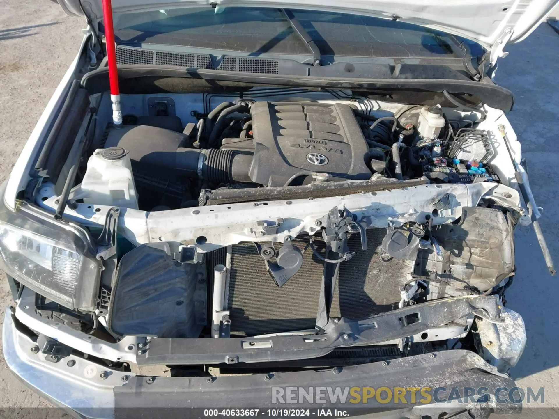 10 Photograph of a damaged car 5TFDY5F16LX945215 TOYOTA TUNDRA 2020