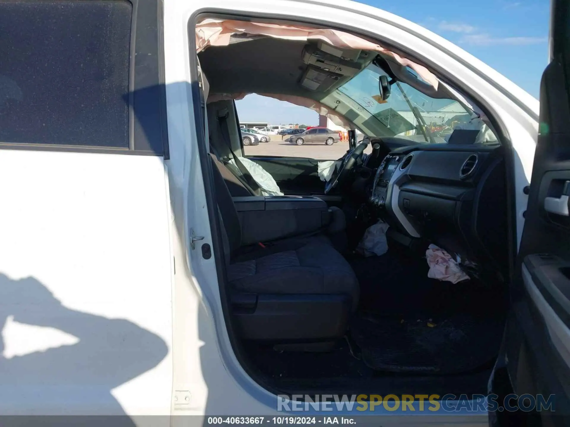 5 Photograph of a damaged car 5TFDY5F16LX945215 TOYOTA TUNDRA 2020