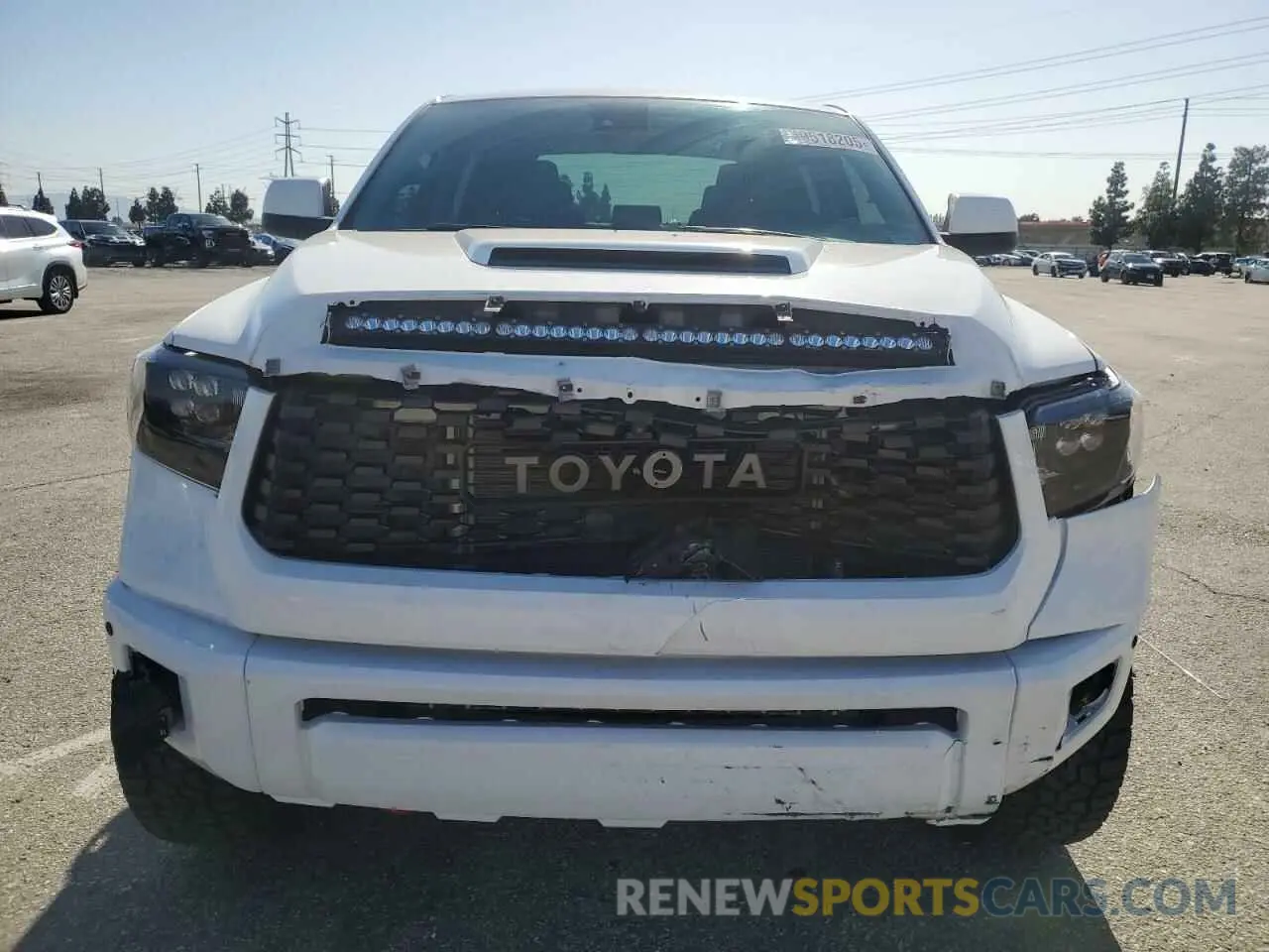 5 Photograph of a damaged car 5TFDY5F17LX934336 TOYOTA TUNDRA 2020