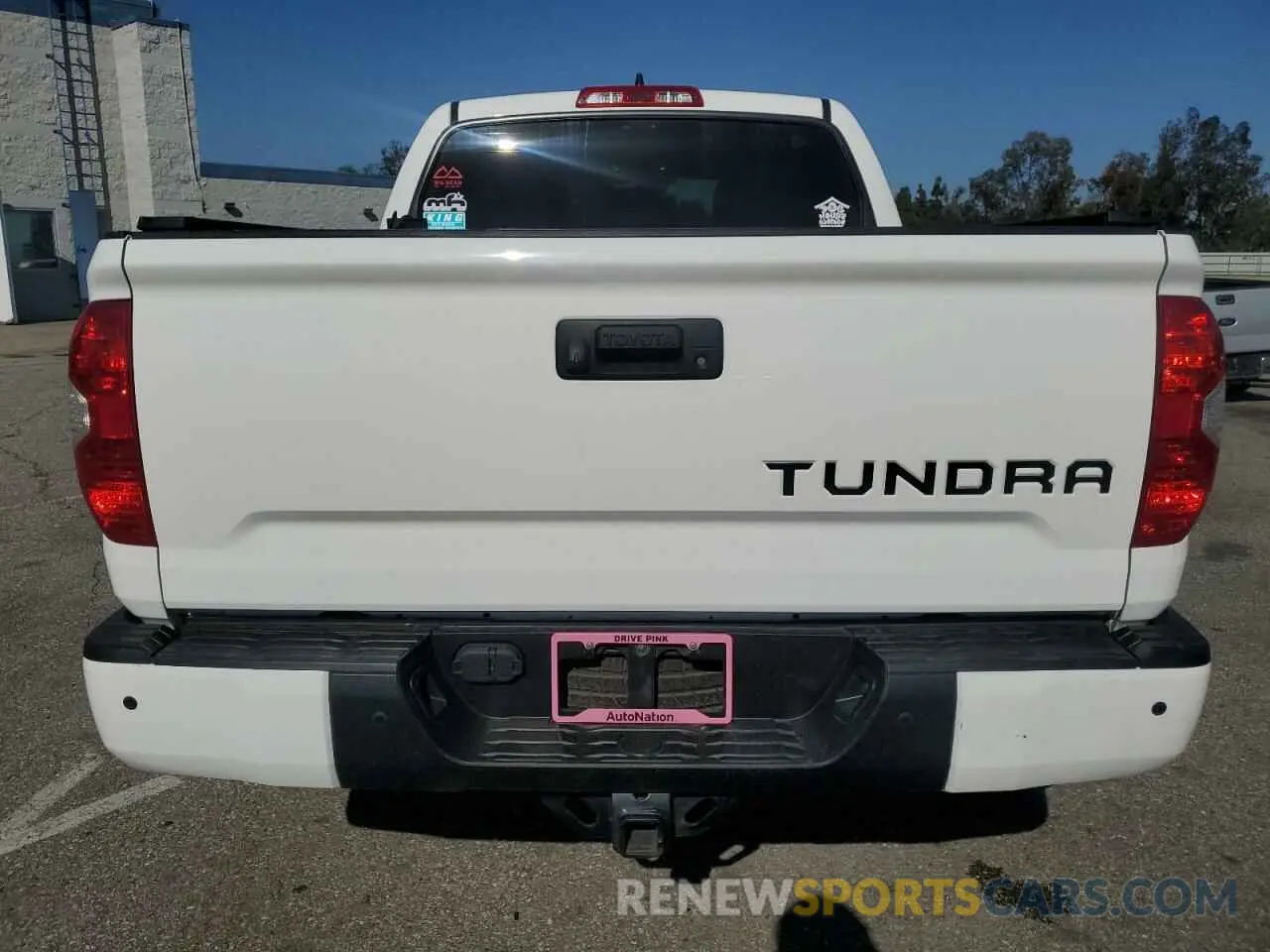 6 Photograph of a damaged car 5TFDY5F17LX934336 TOYOTA TUNDRA 2020