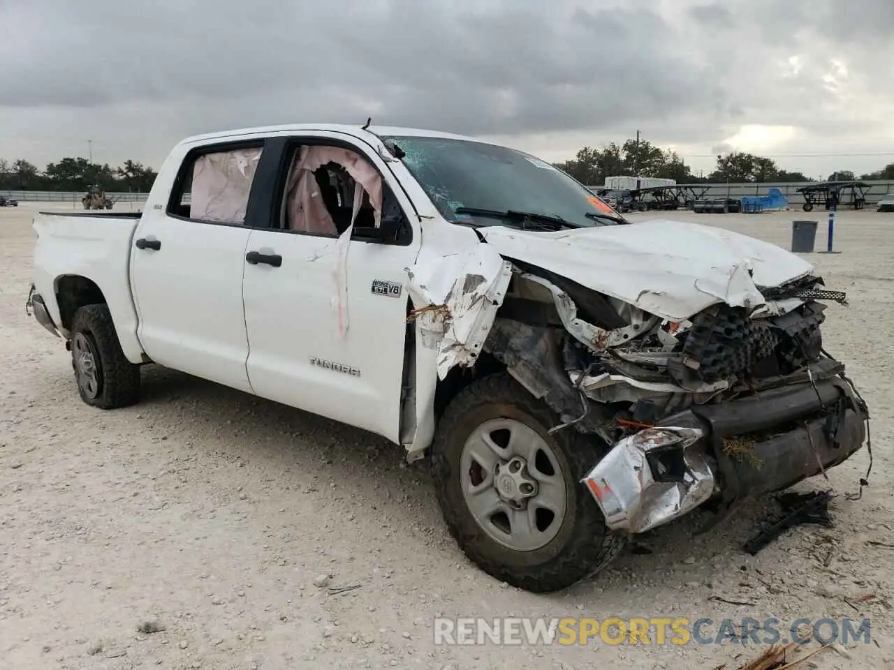4 Photograph of a damaged car 5TFDY5F18LX899628 TOYOTA TUNDRA 2020
