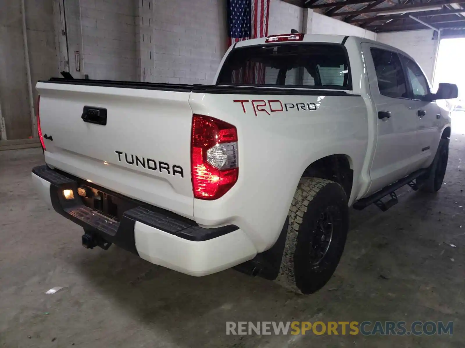 4 Photograph of a damaged car 5TFDY5F18LX942154 TOYOTA TUNDRA 2020