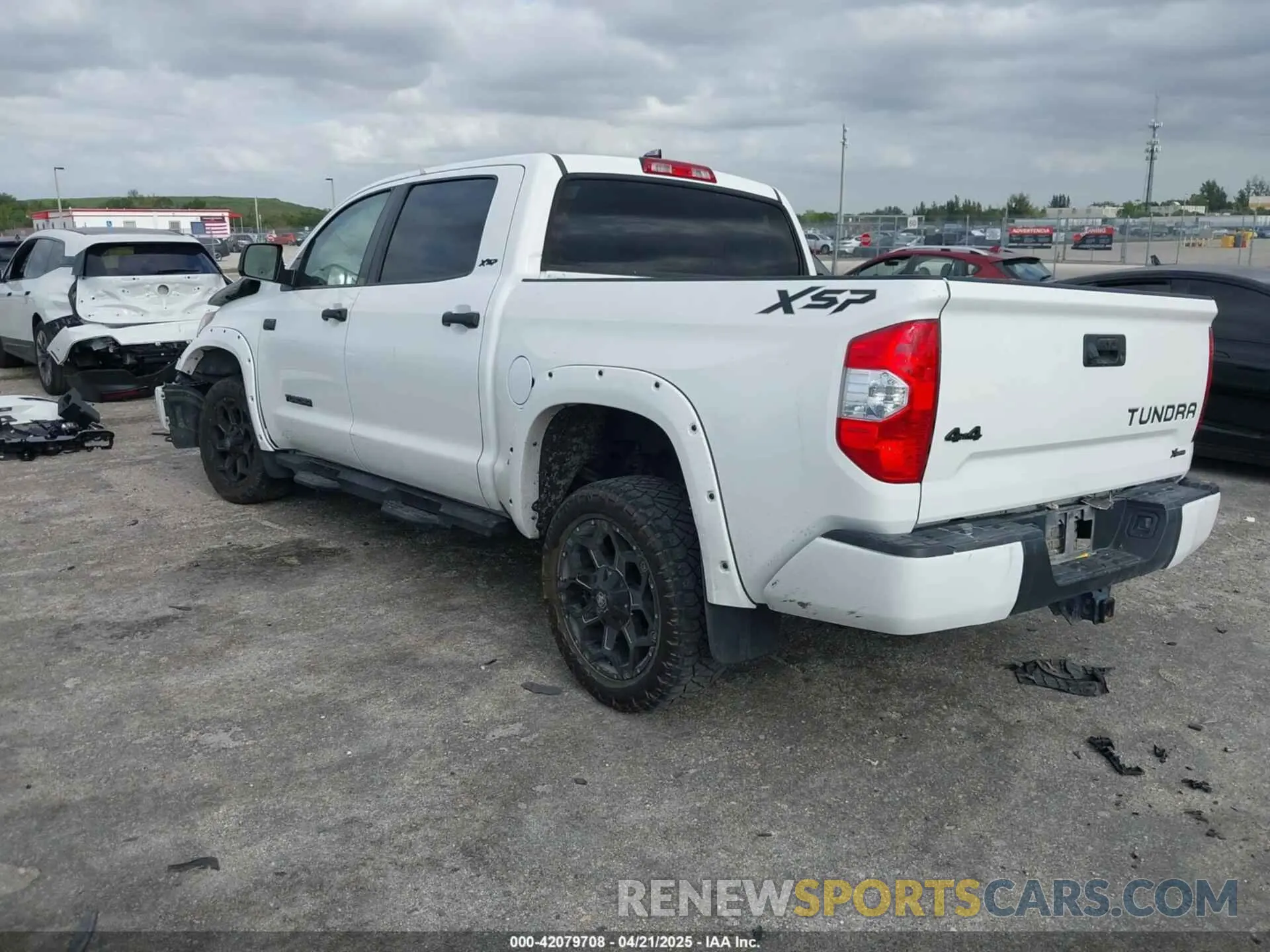 3 Photograph of a damaged car 5TFDY5F19LX913388 TOYOTA TUNDRA 2020