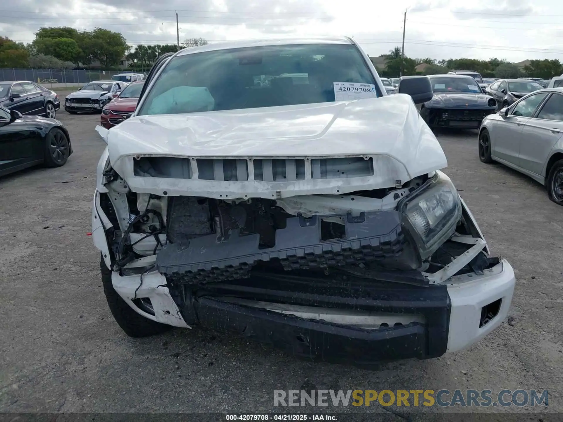 6 Photograph of a damaged car 5TFDY5F19LX913388 TOYOTA TUNDRA 2020
