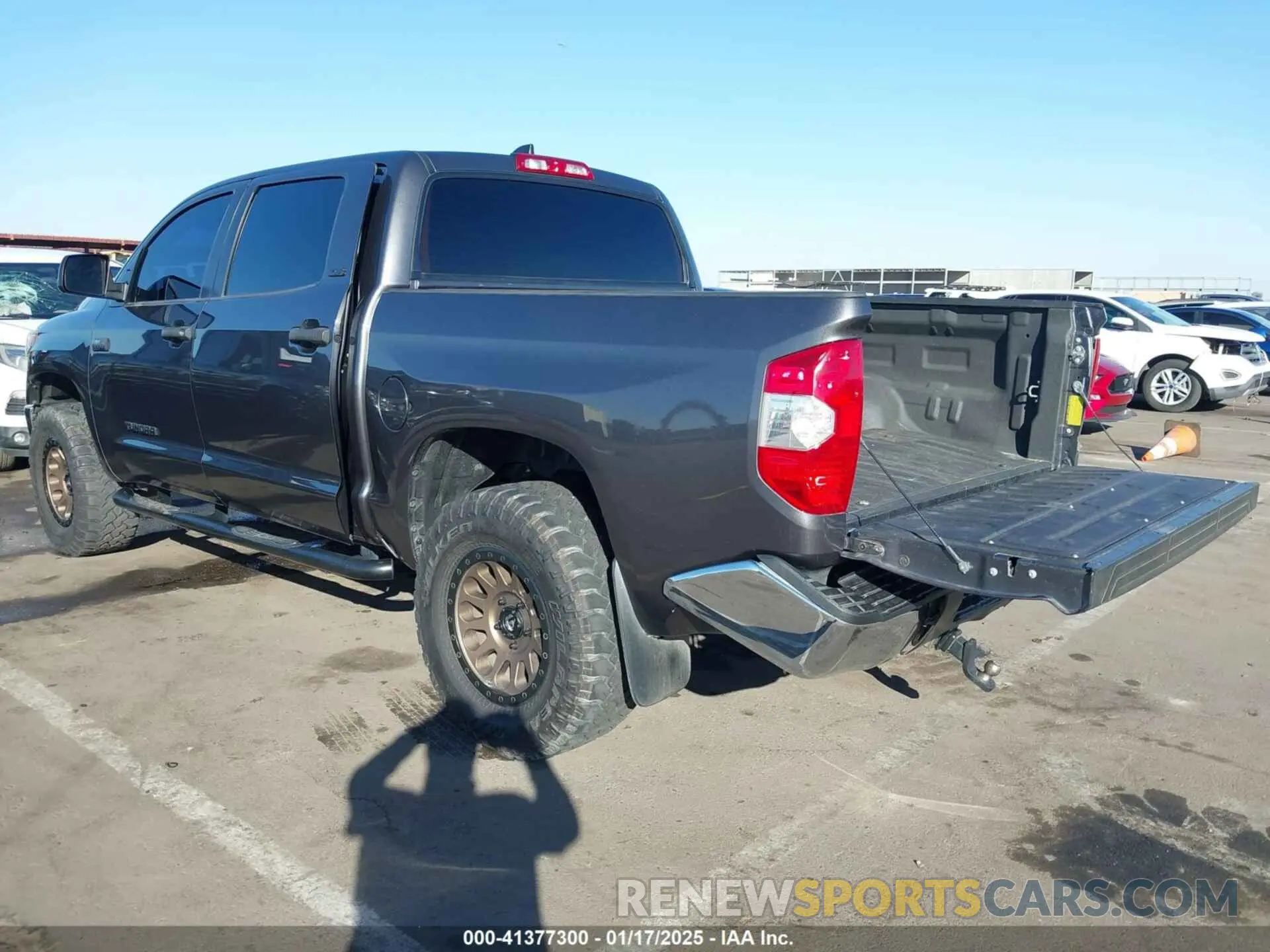 3 Photograph of a damaged car 5TFDY5F19LX936170 TOYOTA TUNDRA 2020