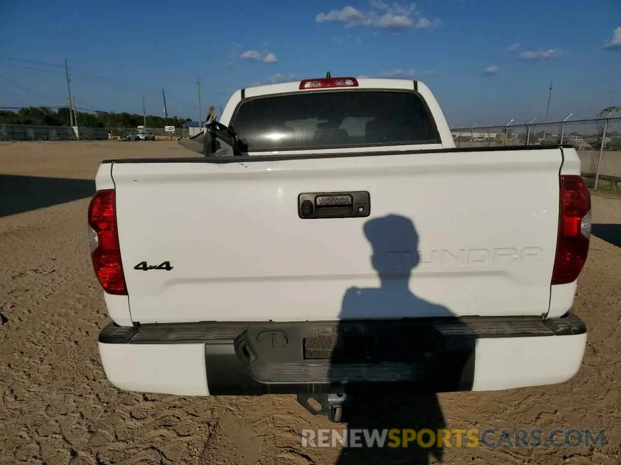 6 Photograph of a damaged car 5TFDY5F19LX938047 TOYOTA TUNDRA 2020