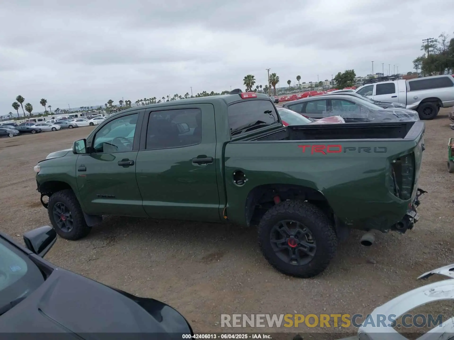 15 Photograph of a damaged car 5TFDY5F1XLX923704 TOYOTA TUNDRA 2020
