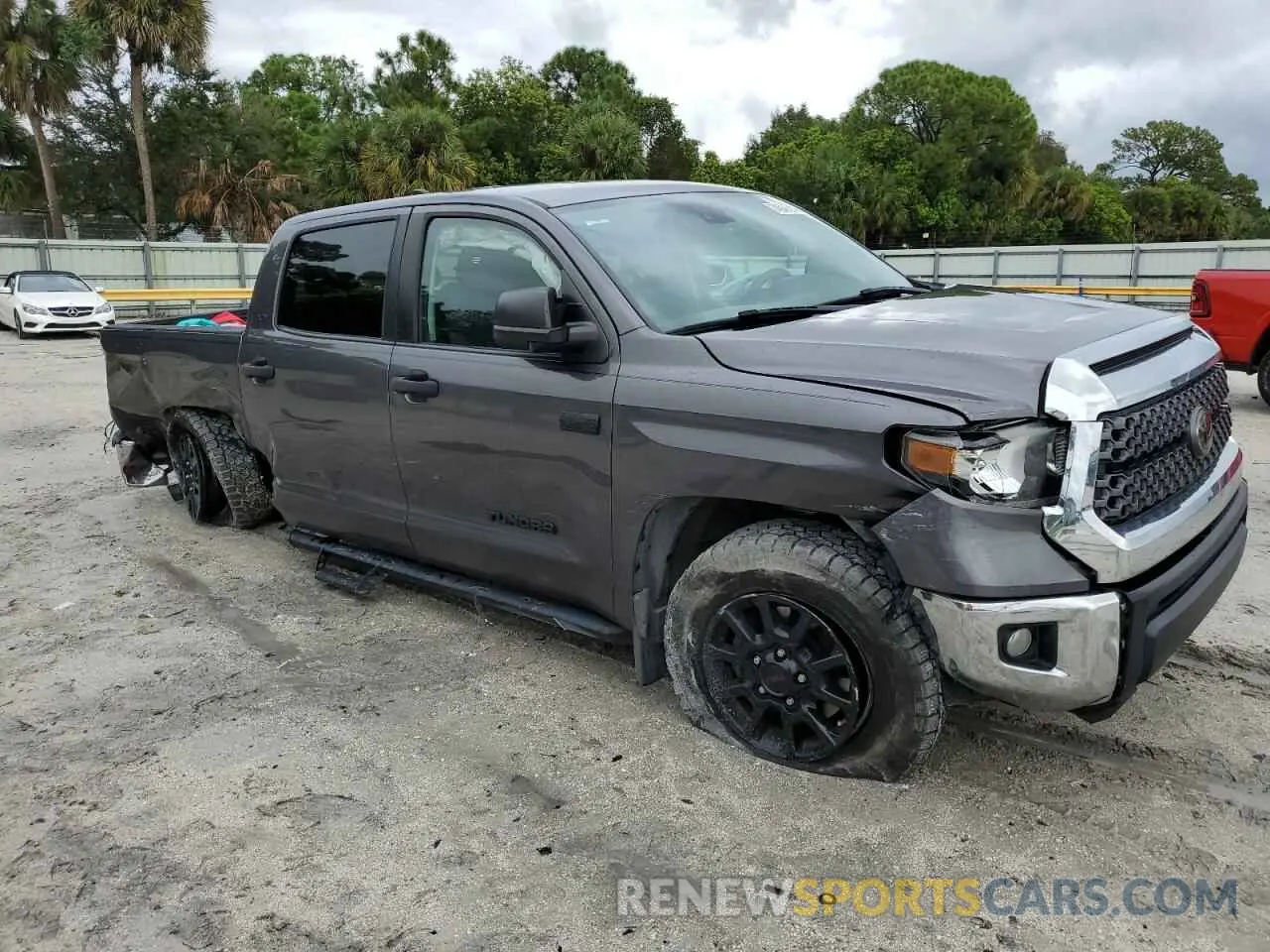 4 Photograph of a damaged car 5TFEY5F10LX265167 TOYOTA TUNDRA 2020