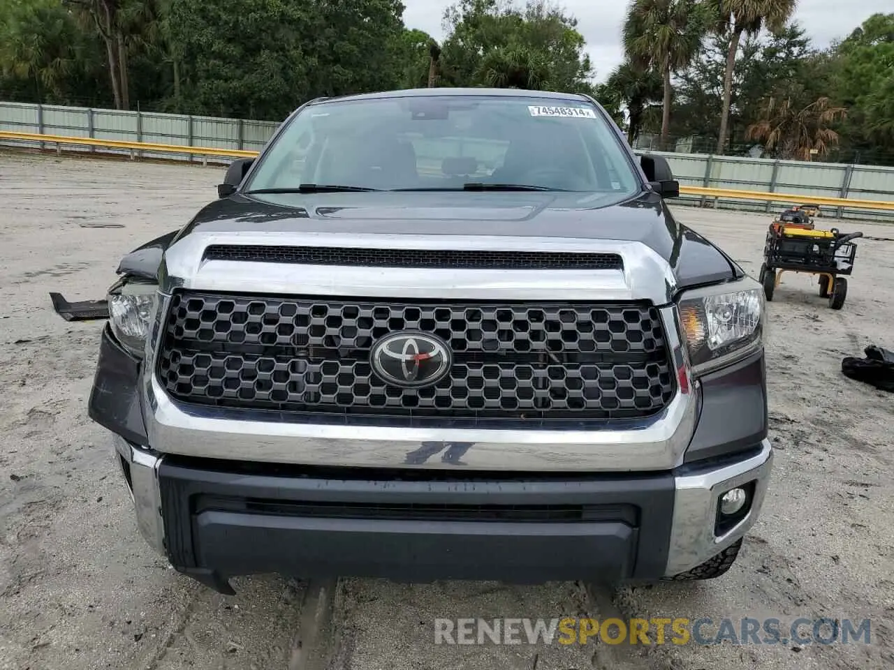 5 Photograph of a damaged car 5TFEY5F10LX265167 TOYOTA TUNDRA 2020
