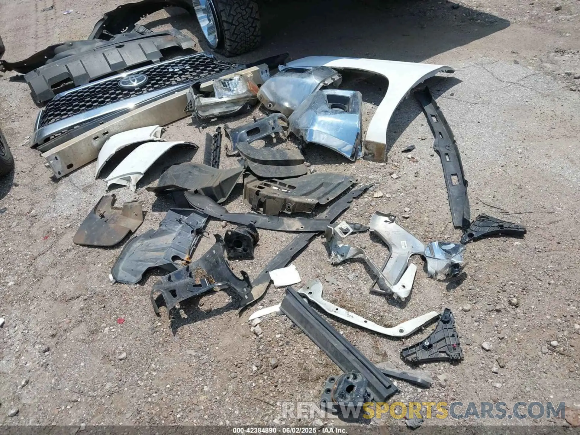 12 Photograph of a damaged car 5TFEY5F10LX268733 TOYOTA TUNDRA 2020