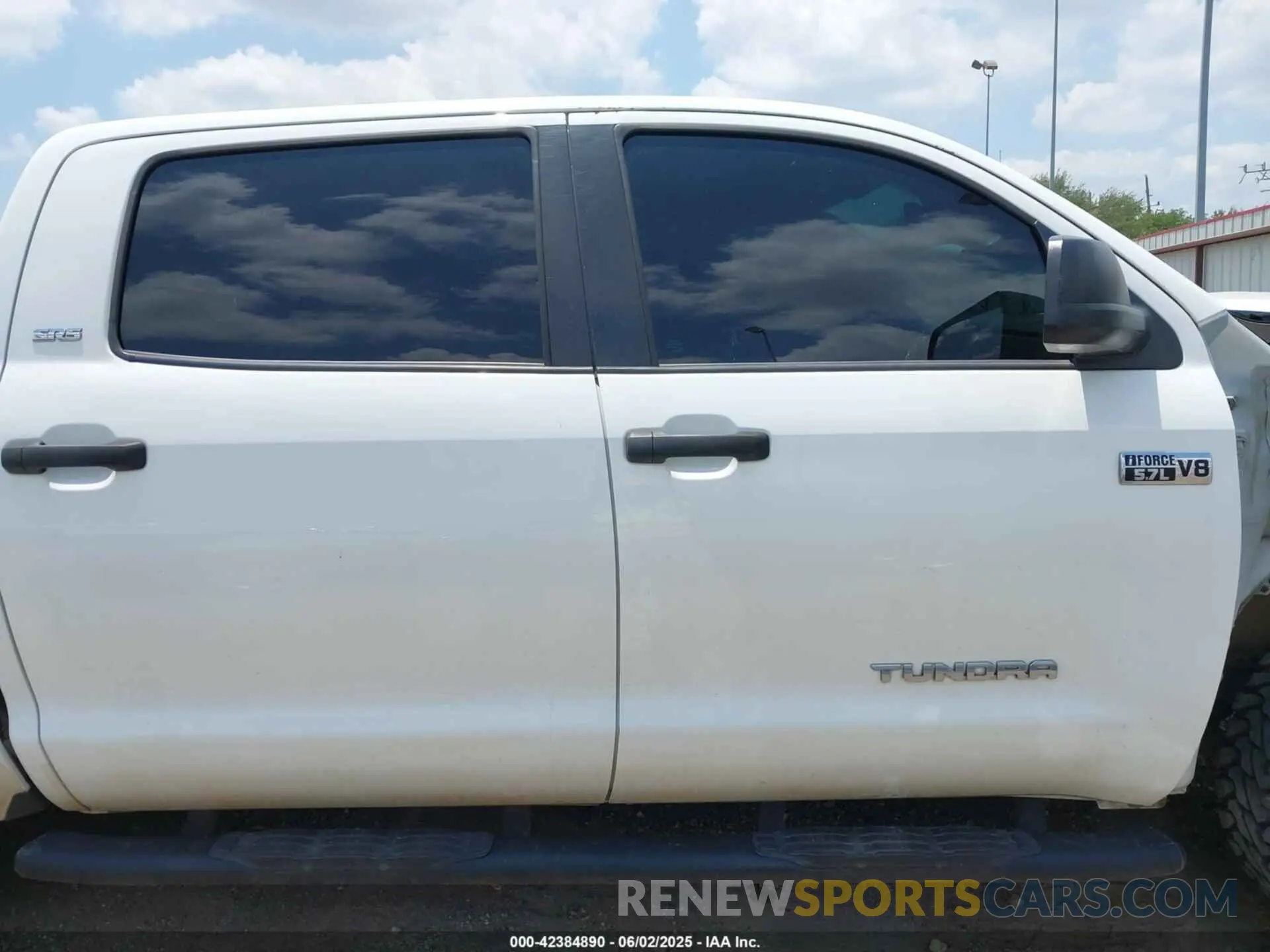 14 Photograph of a damaged car 5TFEY5F10LX268733 TOYOTA TUNDRA 2020